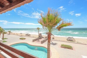 A pool area with a view of the ocean, palm trees, and a beach. - Paradise Villa #5 | Oceanfront Escape at Playa Encanto (Puerto Peñasco)