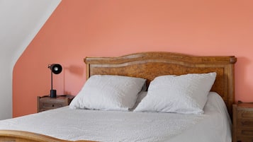 6 bedrooms, WiFi, bed sheets
