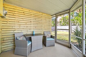 Outdoor dining - Sunbaker III East & West | Multiple Units (Holmes Beach)