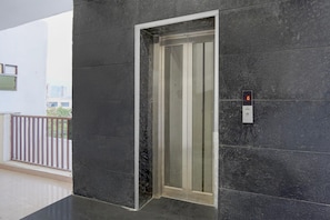 House | Interior - Classic Hotel Sky (Gurugram)