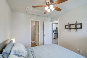 Interior - 8 Mi to Dtwn! Extended Stay in San Antonio w/ Yard (San Antonio)