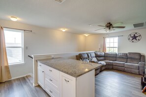 Interior - 8 Mi to Dtwn! Extended Stay in San Antonio w/ Yard (San Antonio)