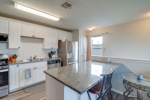 Interior - 8 Mi to Dtwn! Extended Stay in San Antonio w/ Yard (San Antonio)