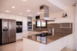 Private kitchen - Luxury House Near Barcelona (Alella)