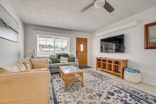 Walk To Peacock Beach! Home W/ Rocket Launch Views - Cocoa, FL