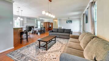 House (3 Bedrooms) | Interior