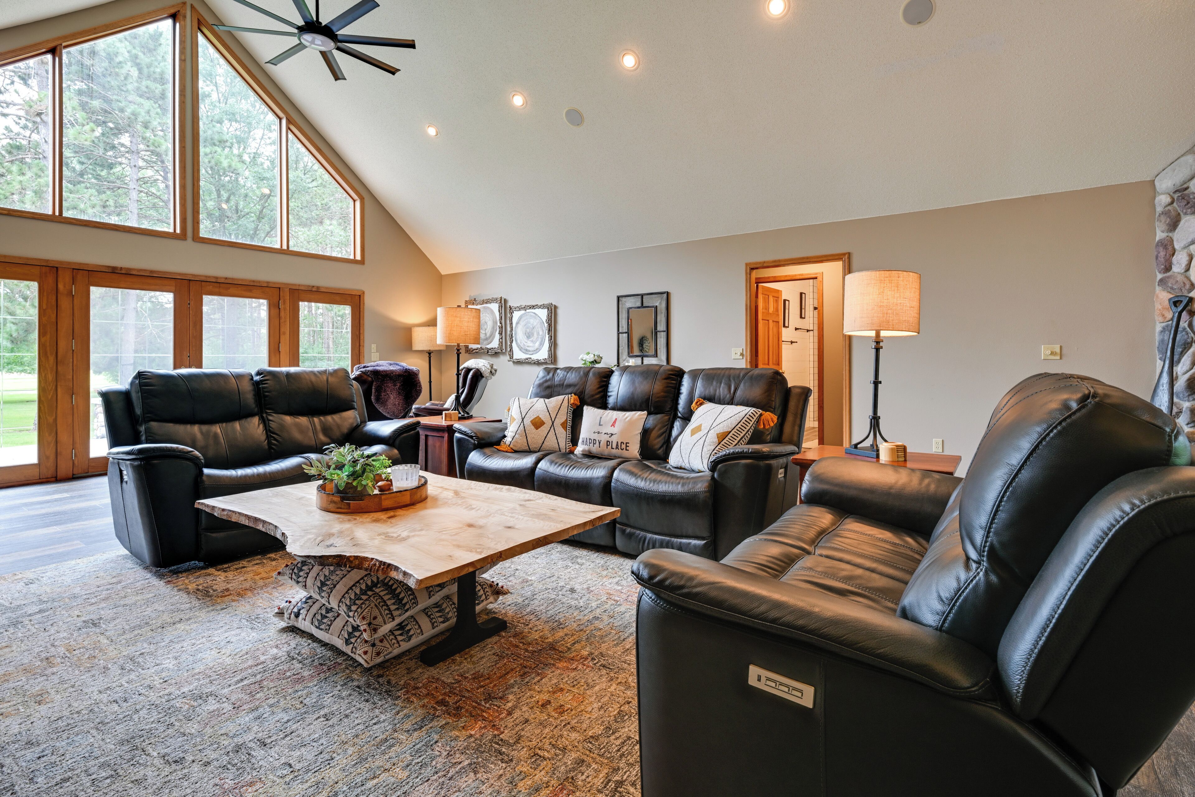 House (5 Bedrooms) | Interior