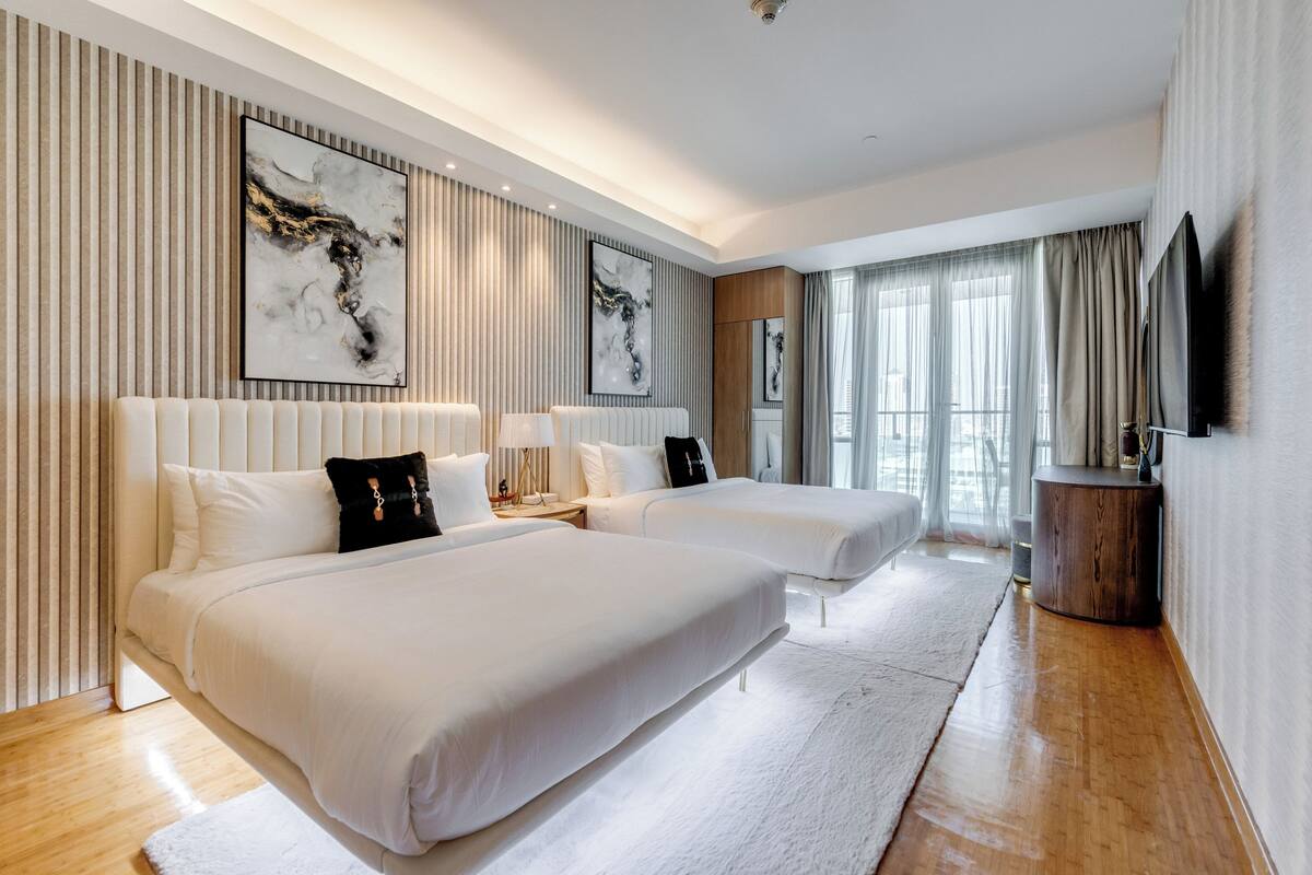 Appartamento Deluxe, 1 camera da letto, balcone, vista città | Una scrivania, ferro/asse da stiro, Wi-Fi gratuito
