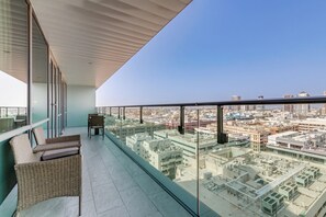 Deluxe Apartment, 1 Bedroom, Balcony, City View | Balcony - GlobalStay BurJuman Vista (Dubai)