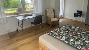 Desk, iron/ironing board, WiFi, bed sheets