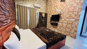 Villa | WiFi (free), bed sheets