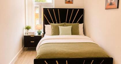 4 Bedroom House Sleeps 7 -free Parking -co-op Live