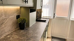 Unclassified image, 4 of 17, button - 4 Bedroom House Sleeps 7 -free Parking -co-op Live (Manchester)