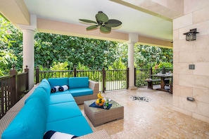 Terrace/patio - Casa Luna 4: Gated Luxury Near 7Mile Beach w/Pool, Heated Spa, and Private Beach Cove (Grand Cayman)