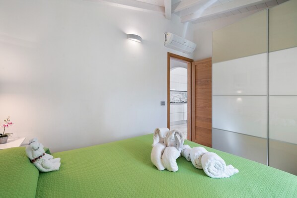 2 habitaciones, tabla de planchar con plancha, wifi y ropa de cama 