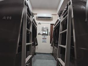 Premium Shared Dormitory | WiFi (free), bed sheets - Suvidha Dormitory Hotel (Bhuj)