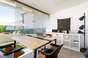 Studio (Studio Apartment) | Meja, ruang kerja komputer riba, seterika/papan seterika, Wi-fi percuma 