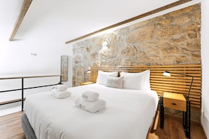 Desk, laptop workspace, iron/ironing board, free WiFi - Guestready - Courtyard Apartments (Porto)