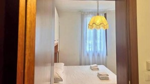 Unclassified image, 3 of 12, button - Sweet Balcony (Venice)