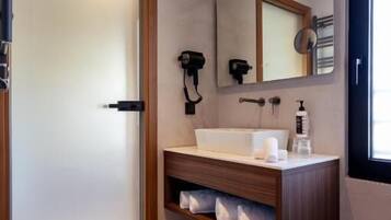 Junior Suite, Balcony, Sea View | Bathroom