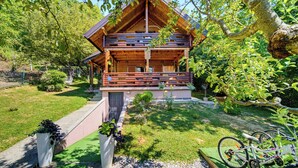 Nhà dành cho gia đình, 2 phòng ngủ, ban công (Holiday Home With Pool And Wellness) | Khuôn viên nơi lưu trú