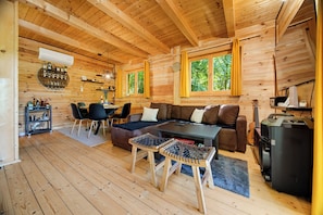 Nhà dành cho gia đình, 2 phòng ngủ, ban công (Holiday Home With Pool And Wellness) | Khu phòng khách