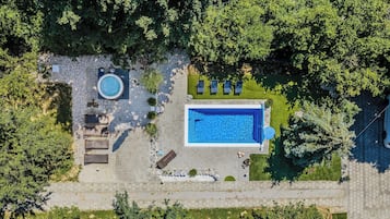 Casa familiar, 2 habitaciones, balcón (Holiday Home With Pool And Wellness) | Alberca | Alberca al aire libre por temporada
