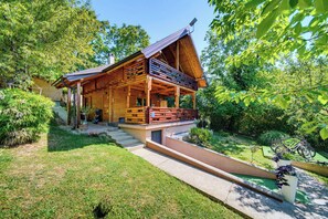 Familienhaus, 2 Schlafzimmer, Balkon (Holiday Home With Pool And Wellness) | Außenbereich
