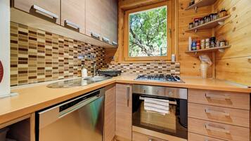 Family House, 2 Bedrooms, Balcony (Holiday Home With Pool And Wellness) | Private kitchen