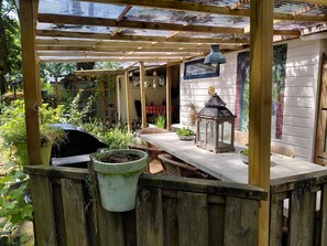 Outdoor dining - Charming 4-bedroom cottage in beautiful Baarle-Nassau with AC & Pipo wagen (Baarle-Nassau)