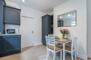 House - Stylish 2BD With Designer Kitchen Near Kensal Rise (London)