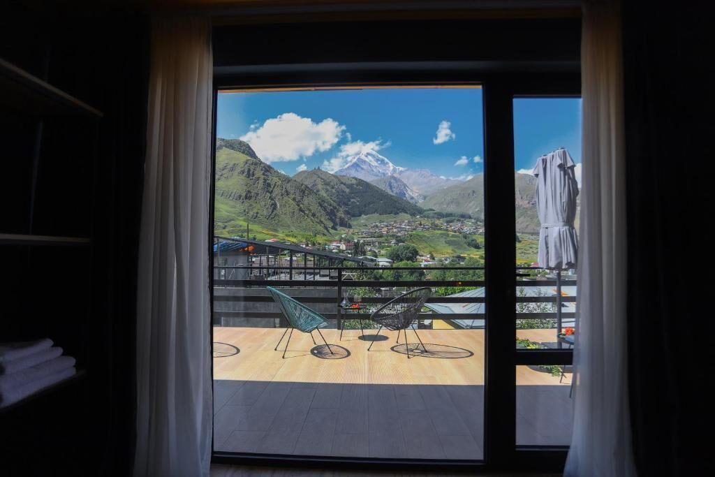 Double Room, Balcony, Mountain View | Interior