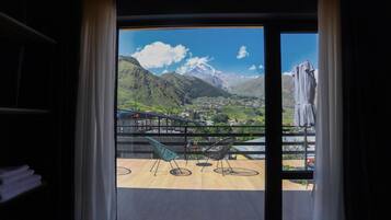 Double Room, Balcony, Mountain View | Interior