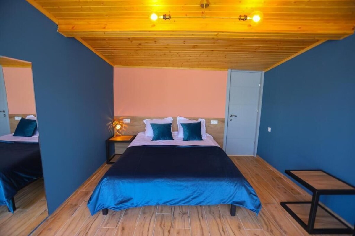 Habitación doble, balcón, vistas a la montaña | Wifi gratis y ropa de cama