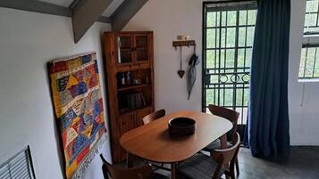 Room, 1 Bedroom, Smoking, Balcony | Dining room