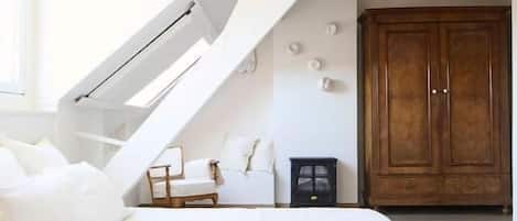 Suite studio luxueuse, vue sur le jardin | Fer et planche à repasser, accès au Wi-Fi (inclus)
