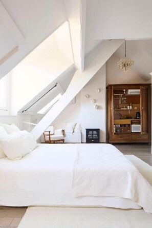 Luxury-Studiosuite, Gartenblick | Bügeleisen/Bügelbrett, kostenloses WLAN