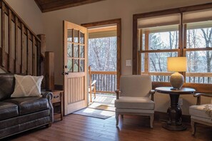 Smart TV, fireplace, books - Thyme Out | Hot Tub | 7 Minutes to Blue Ridge (Blue Ridge)