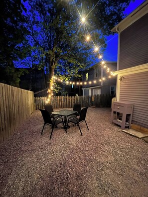 Outdoor dining - The Duncan on Alexander (St. John's)