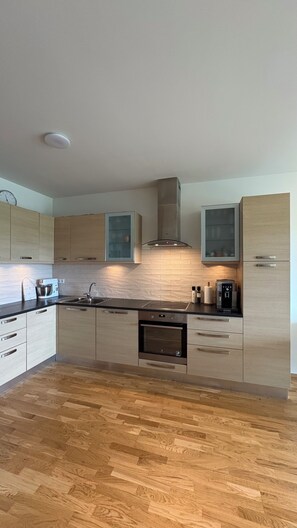 Fridge, oven, stovetop, dishwasher - Apartment - quiet, cozy & work friendly! 🖥️ (Kopavogur)