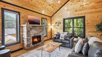 Cabin, 3 Bedrooms | Living area