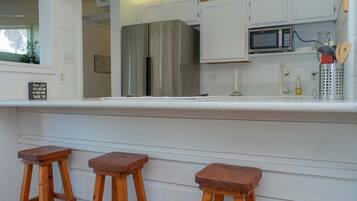 House, 5 Bedrooms | Private kitchen | Coffee/tea maker, fridge, oven, toaster