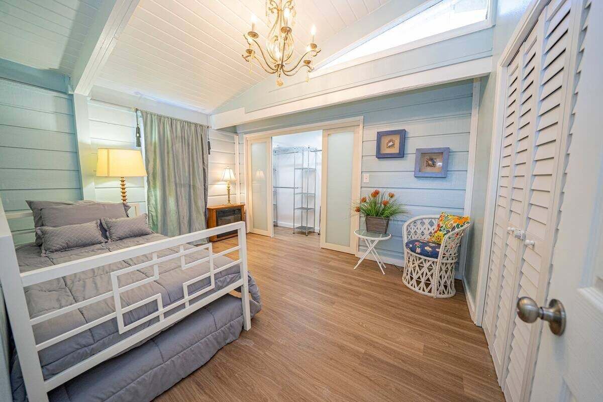 5 bedrooms, iron/ironing board, free WiFi