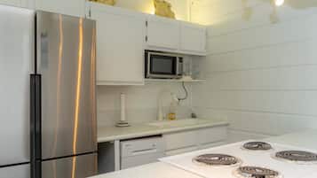 House, 5 Bedrooms | Private kitchen | Coffee/tea maker, fridge, oven, toaster