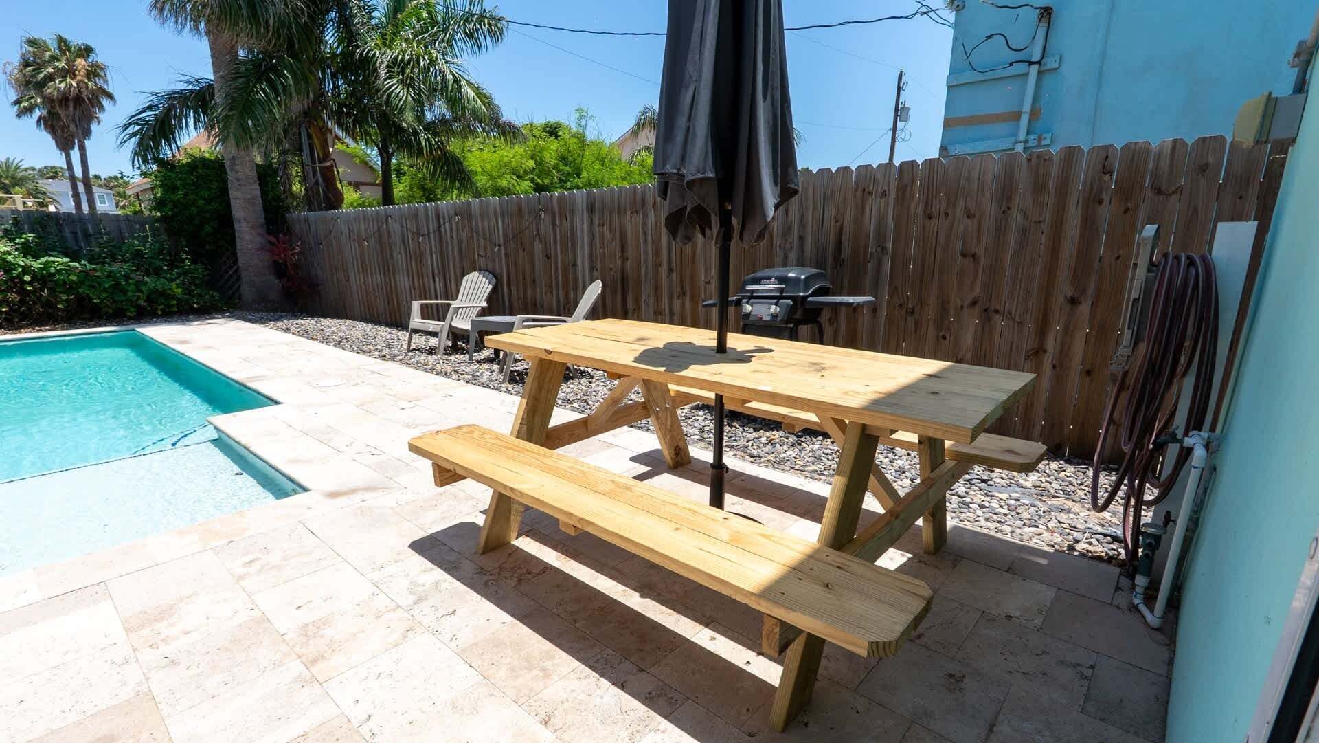 Apartment, 3 Bedrooms | Outdoor dining