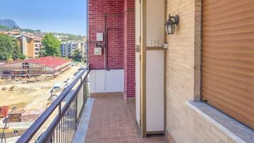 Apartment, Balkon, Stadtblick | Unterkunftsgelände
