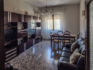 Appartamento, balcone, vista città | Area soggiorno