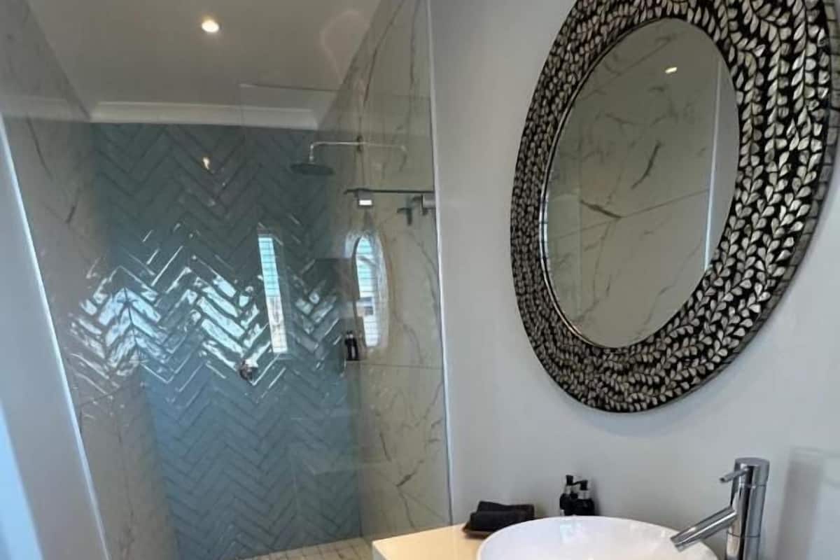 Family Room, Patio, Garden View | Bathroom