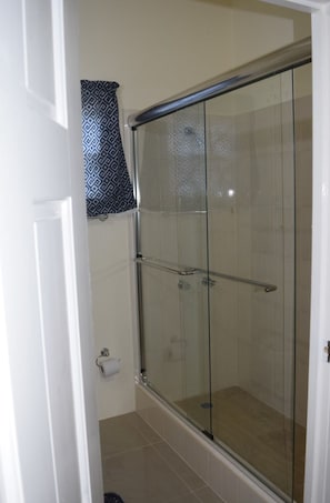 Villa, patio | Salle de bain