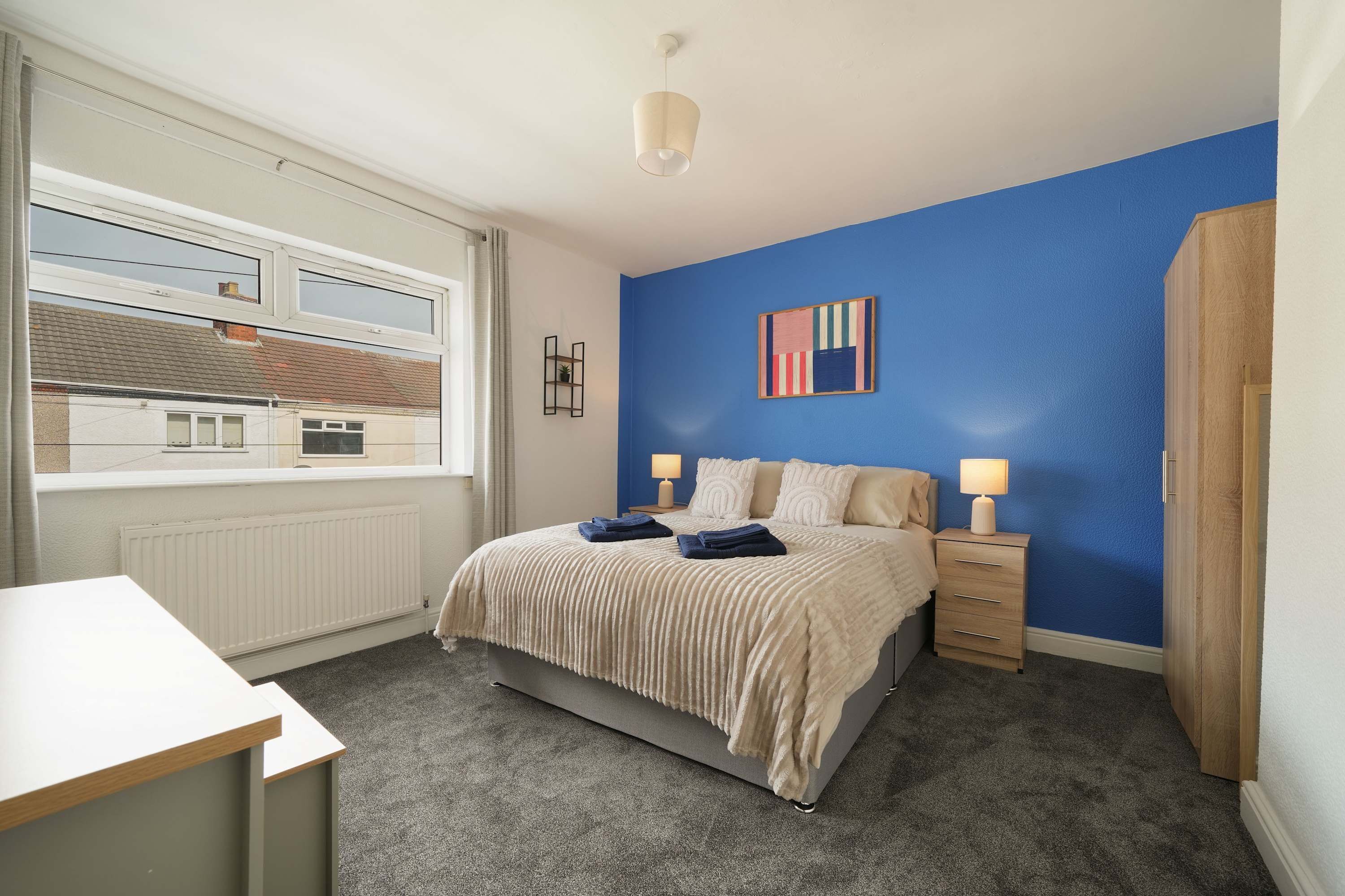 3 slaapkamers, een strijkplank/strijkijzer, wifi, beddengoed
